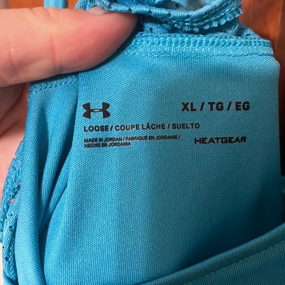 Womens Under Armor Heat Gear tank top, no tags never worn - Picture 2 of 3